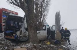 Passenger minibus involved in an accident in Hincesti district