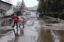 Străzi inundate la Bălţi din cauza ploilor abundente (VIDEO)