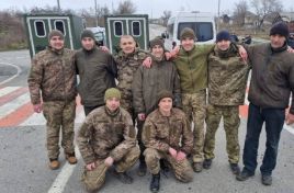 Apărători din Mariupol, Cernobîl şi Insula Şerpilor se întorc acasă, după un nou schimb de prizonieri cu Rusia