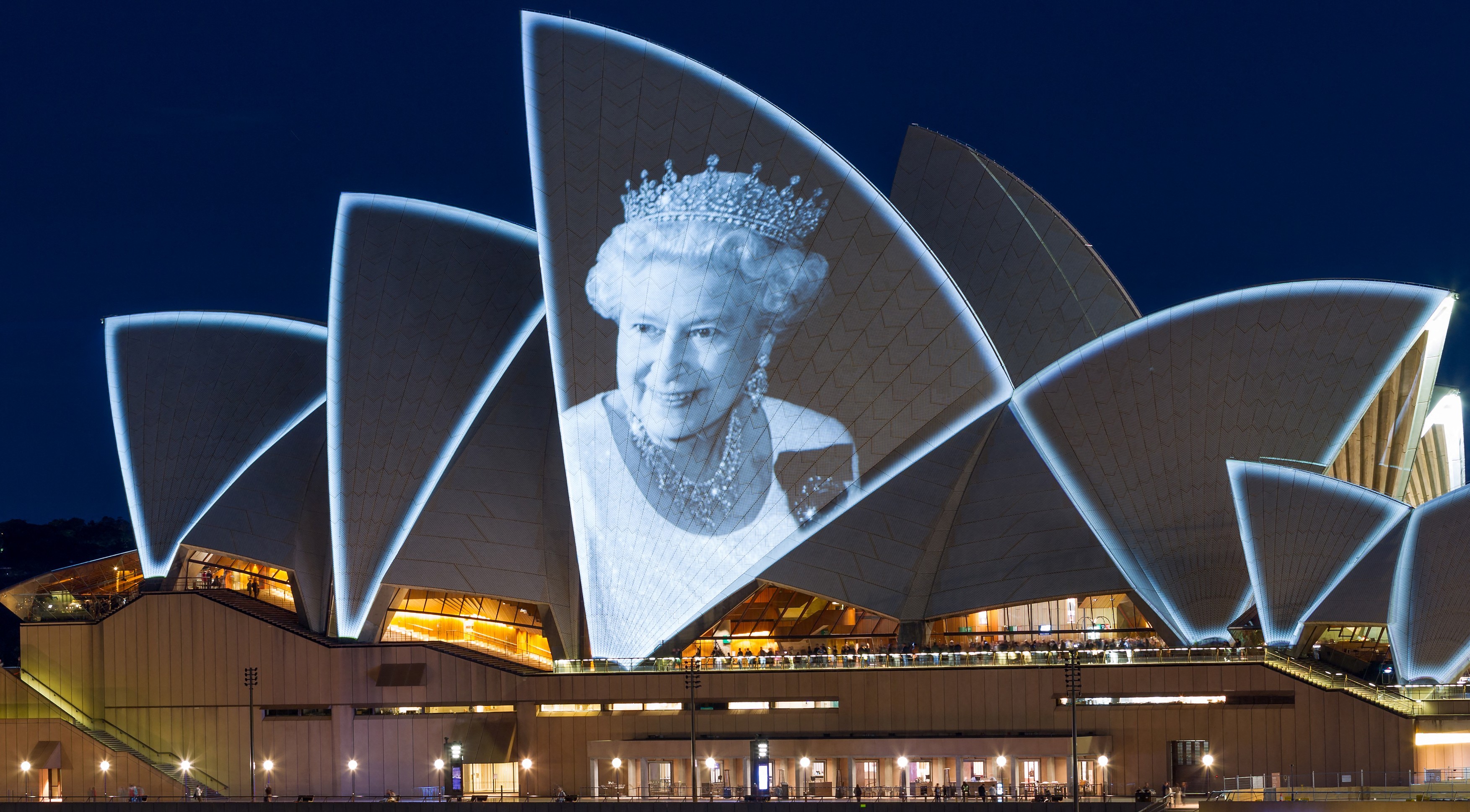 trm-portrait-of-queen-elizabeth-ii-projected-on-the-sydney-opera-house