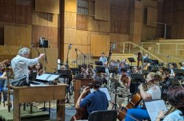 Dirijorul Grigori Penteleitchouk şi compozitorul Dmitry Naidich  înregistrează muzica pentru un film dedicat lui Chopin, împreună cu orchestra „Teleradio-Moldova”